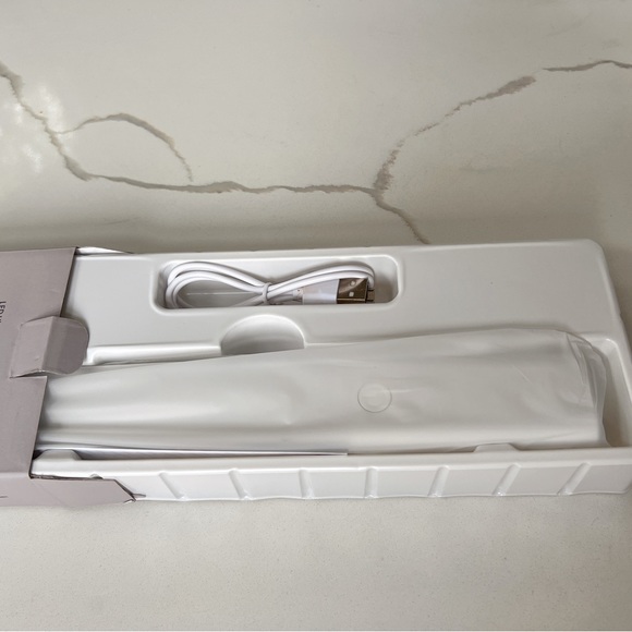 LED Ultraviolet Handheld Sterilizer Anti-virus - Picture 4 of 6